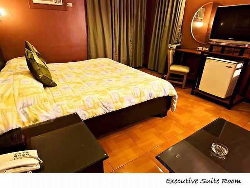 Hotel La Corona De Lipa Lipa City Exterior foto