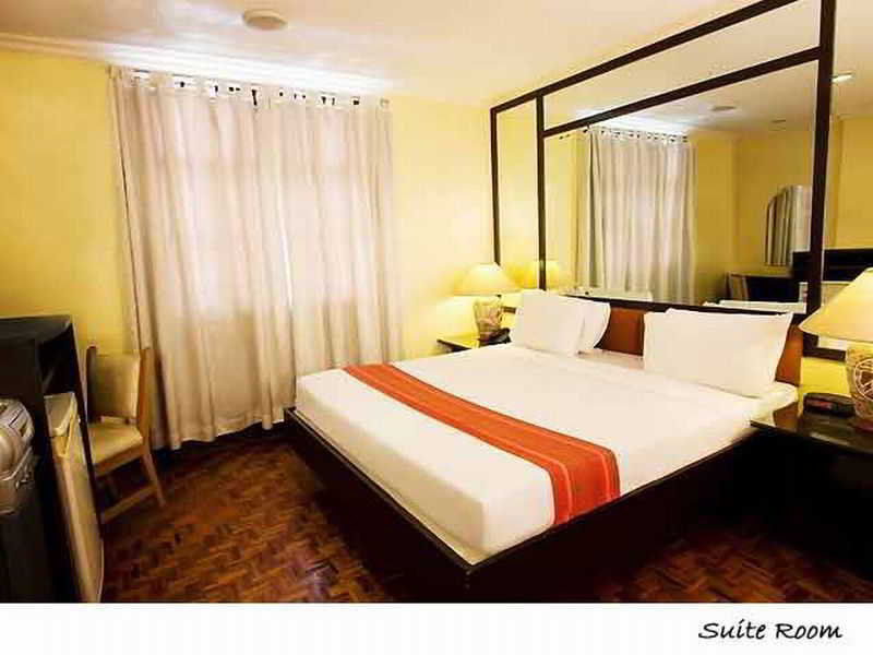 Hotel La Corona De Lipa Lipa City Exterior foto